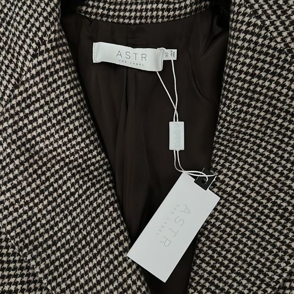 ASTR THE LABEL OVERSIZED BLAZER - Picture 2 of 2